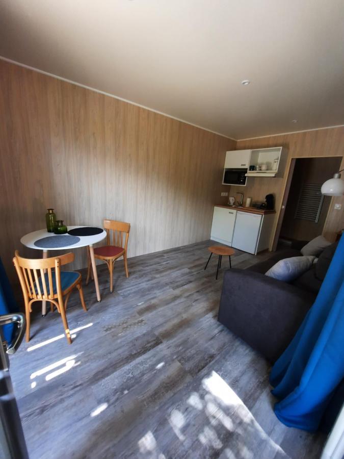 Le Lodge Des Chenes Brousses-et-Villaret Buitenkant foto