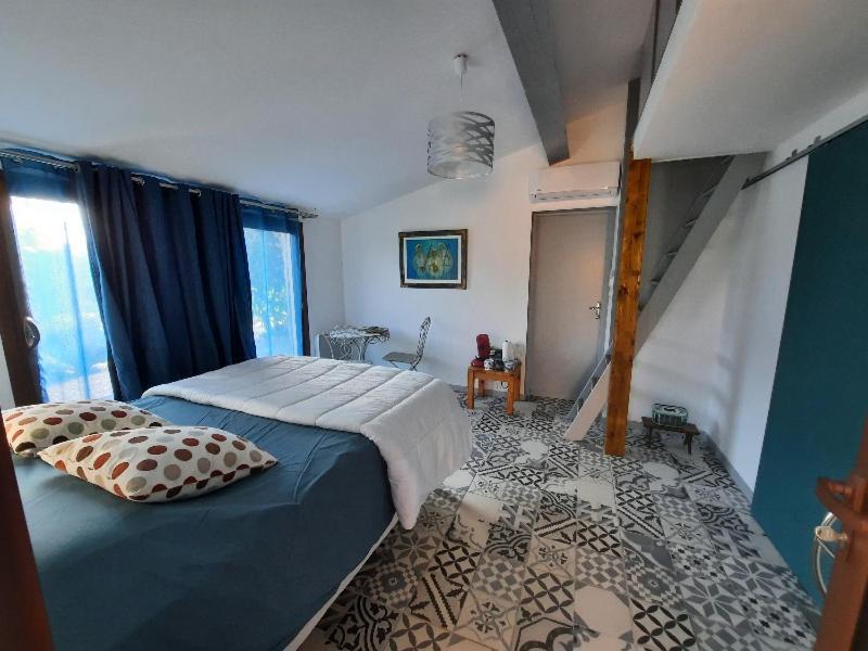 Le Lodge Des Chenes Brousses-et-Villaret Buitenkant foto