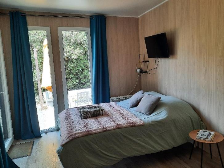 Le Lodge Des Chenes Brousses-et-Villaret Kamer foto